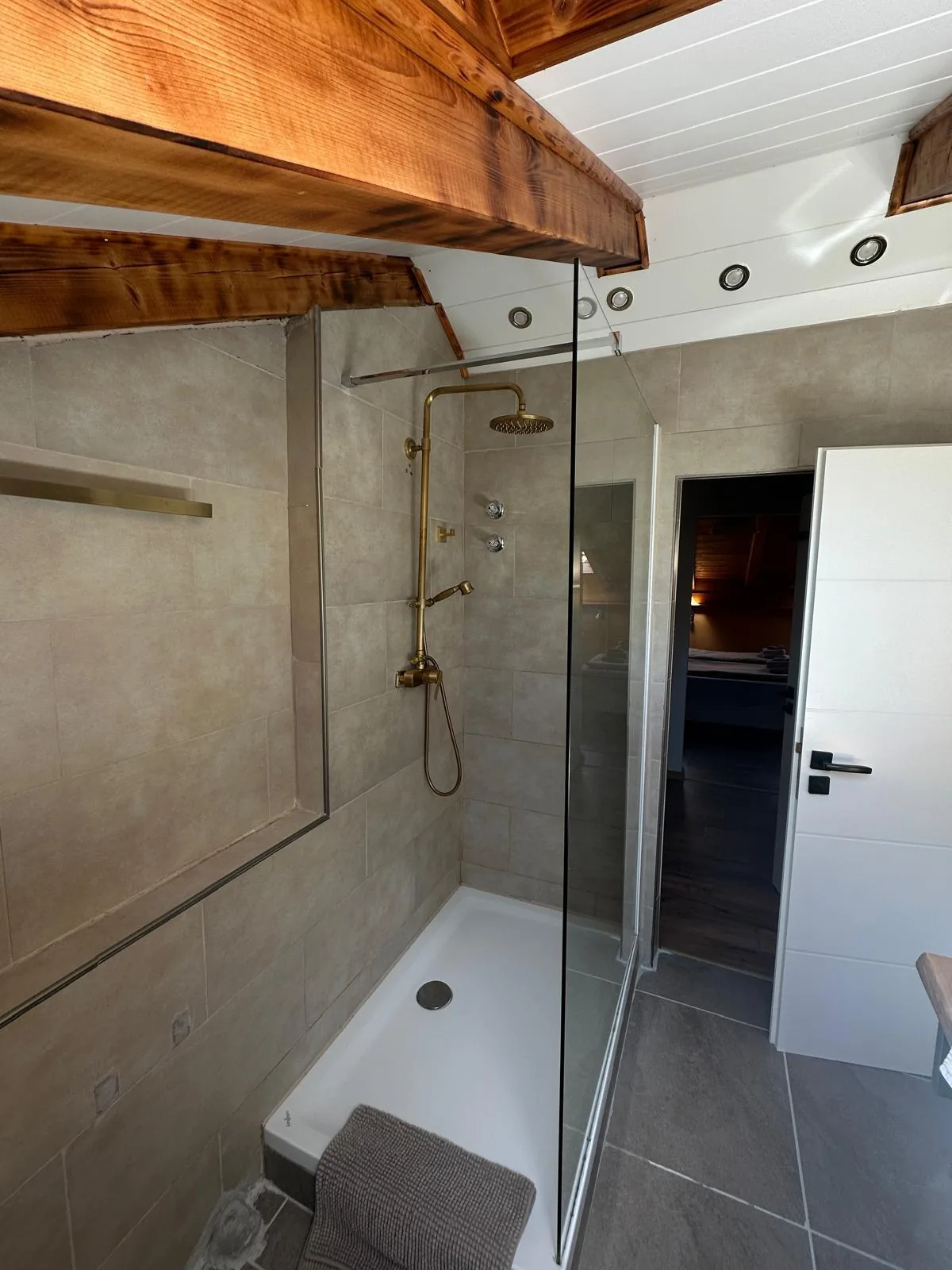 Badezimmer der Ferienwohnung Schafkopfblick mit Dusche