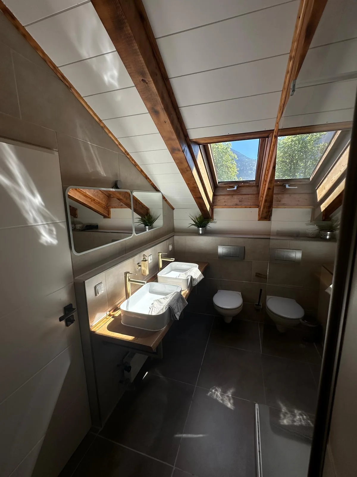 Badezimmer der Ferienwohnung Schafkopfblick mit Waschbecken