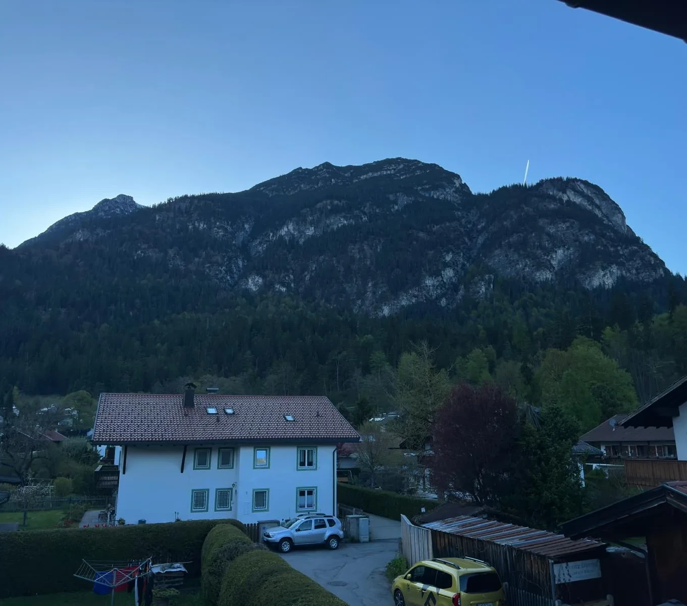 Ruhige Lage vor der Bergkulisse