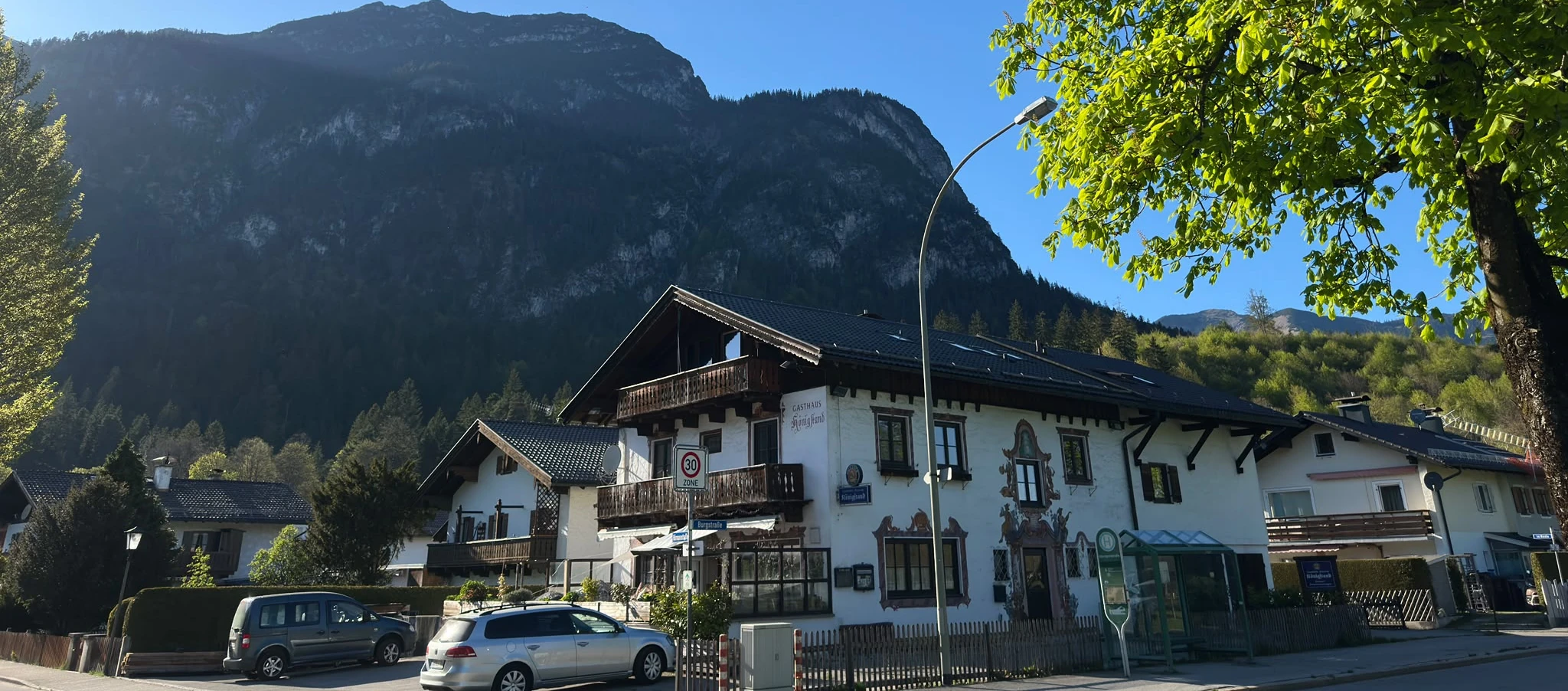 Kostenlose Parkplätze direkt vor dem Gasthof